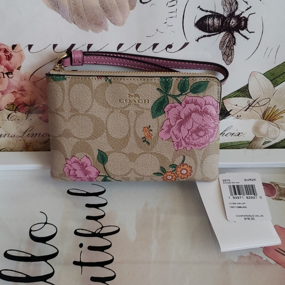 BNWT Coach Wristlet - Picture 4 of 4